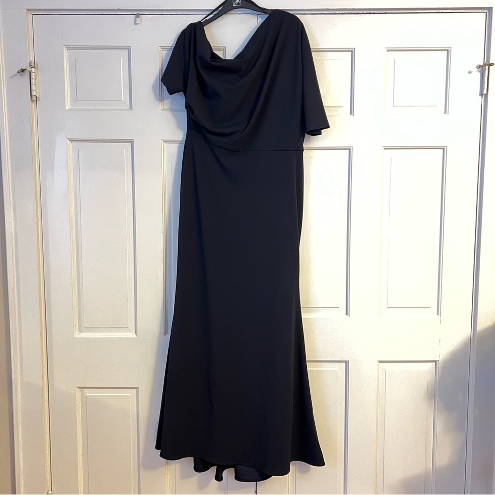 Betsy and Adam One-Shoulder Crepe Scuba Trumpet Gown - Navy